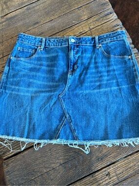 Old Navy Blue Denim Frayed Mini Skirt - Women’s Size 16